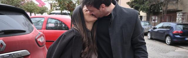 PRVA FOTOGRAFIJA ALEKSANDRE BURSAĆ NAKON POROĐAJA: Pevačica dobila bebu sa 10 godina mlađim kolegom, uslikali smo ih ispred porodilišta