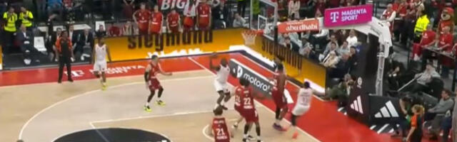 Бајерн поражен на дебију Светислава Пешића (видео)