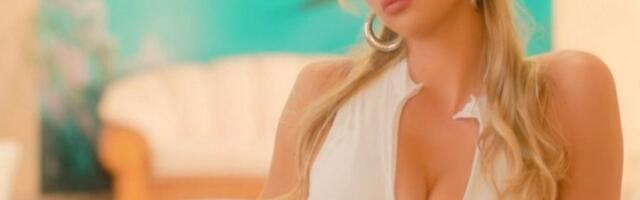 Najseksi hokejašica "otopila led", zbog bujnih grudi fino zarađuje na OnlyFans-u, njena poruka za Božić je hit