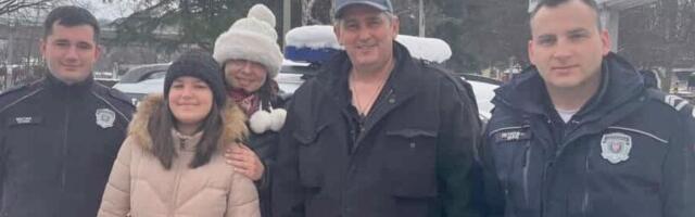 Policajci spasili porodicu koja je više od 24 sata bila zavejana u vikendici na Vlasinskom jezeru