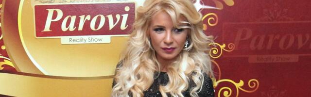 Voditeljka OSMEHOM MAMILA gledaoce "Parova", a evo koliko se do danas promenila - više nema njene upečatljive PLAVE KOSE! (FOTO)