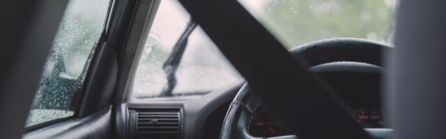 AMSS: Opasnost od klizavih deonica zbog slabog snega i jutarnjeg mraza