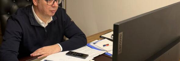 "SREĆAN SAM ŠTO LJUDI SLAVE, JA OSTAJEM U KANCELARIJI DA ANALIZIRAM REZULTATE" Vučić se oglasio nakon saopštavanja pobedničkih brojki