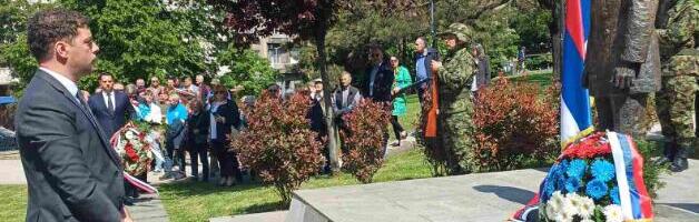 OBELEŽENA GODIŠNJICA SMRTI GAVRILA PRINCIPA: Član Gradskog veća Miljan Damjanović položio venac na spomenik