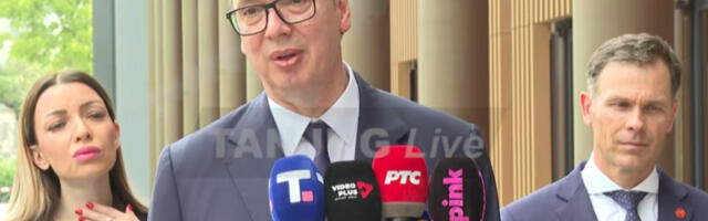 Vučić otkrio koje su poklone razmenili sa Kinezima: Tu su jelek, ćilim, šahovski set, kamen sa Meseca…