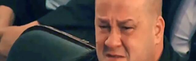 Dino Bešlić VAN SEBE nakon što mu je prišao ČOVEK IZ MASE na MAJČINOJ SAHRANI: Prisutni nemo stajali i posmatrali bolnu scenu!
