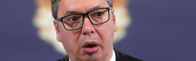 Vučić ponovo brojao ljude na protestu, ponovo netačno