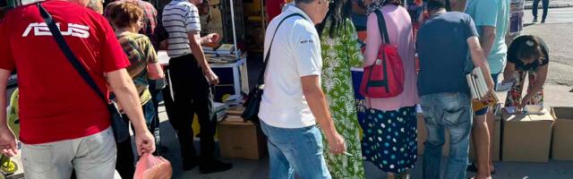 Čačanske demokrate sugrađanima podelile još 2.000 knjiga