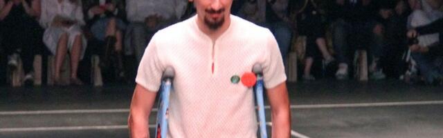 Oglasio se MUP o napadu na mladića koji je na štakama pešačio sa studentima