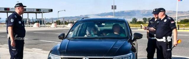 Policajci spasili život čoveku nakon što ga je ujela zmija