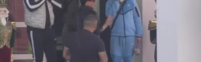 ASMIN NAPAO TEK OPERISANU MAJU, PA JE PROKLEO NAJMORBIDNIJE: Leti perje u Eliti, starleta mu ZAPRETILA!