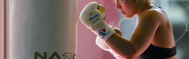 OVO ĆE PRŠTATI! ZAKAZAN JE SPEKTAKL KOJI SE ČEKAO ČITAVU DECENIJU! Legendarna Rouzi se vraća u oktagon, meč je dogovoren! Evo ko prenosi i kada će se održati!