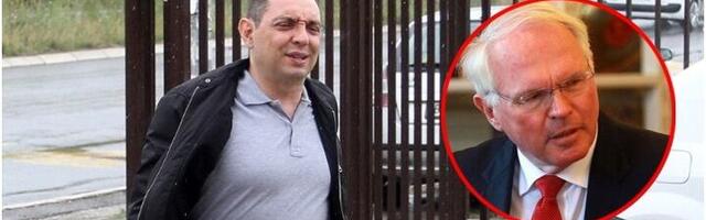 Vulin se obrušio na Hila: Možda me skloni iz Vlade