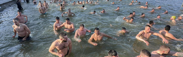 ZNATE LI ZAŠTO SE BAŠ ZA BOGOJAVLJENJE PLIVA ZA ČASNI KRST? Sveštenik otkrio svu istinu