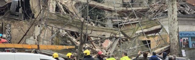 STRAHUJE SE OD NAJGOREG: Policija i vatrogasci pretražuju ruševine - NOVI DETALJI SA LICA MESTA U CENTRU BEOGRADA!