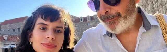 Glumica se pohvalila poklonom od 32 godine starijeg muža: Zavoleli se dok je bila studentkinja, pomagao joj oko seminarskog, pa se oženio njom