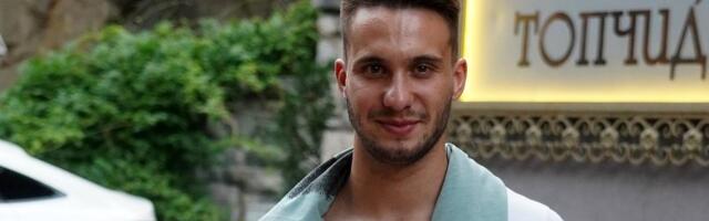 Unuk Šabana Šaulića uživa sa porodicom na dalekoj destinaciji: Svi gledaju u njegovu ženu (FOTO)