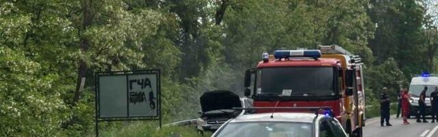 Vatrogasci dva sata čupali ugljenisano telo iz auta: Evo šta je prethodilo užasu na putu kod Čačka