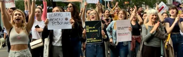 Protest ispred Informera: Ženska trauma nije izvor prihoda