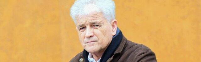 EVO U KAKVOM JE STANJU RADOMAN BOŽOVIĆ: Pao sa staklene galerije u kući