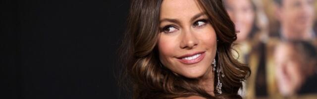 Gori Instagram -  Sofija Vergara u TOPLESU raspametila muškarce, ne znaš gde pre da gledaš (FOTO)