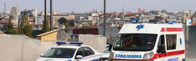 Strašna saobraćajka na Pupinovom mostu: Dve osobe povređene u sudaru u brzoj traci, stvara se velika gužva