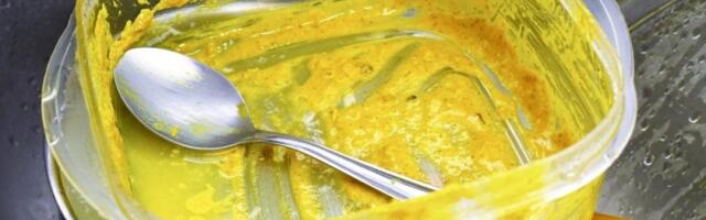 Uklonite masnoću sa plastičnih posuda očas posla: Bez ribanja, samo protresete