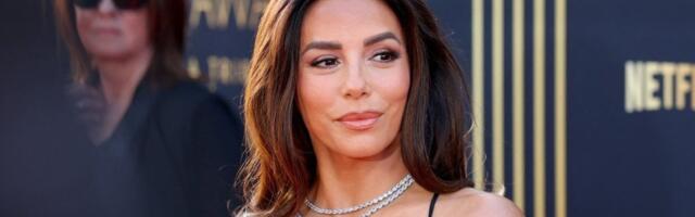 Grudi na izvolte: Eva Longorija prošetala u nikad dubljem dekolteu - atributi na sve strane (FOTO)