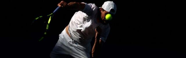 Ovo je tako dosadno! Medvedev izludeo zbog servis-volej rivala, ali prošao u četvrfinale