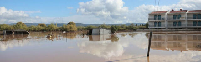 Поплаве у Грчкој изазвале клизишта, становници заробљени у више области