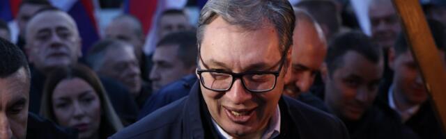 Mionica čeka Vučića: Pogledajte koliko građana se okupilo da dočeka predsednika (FOTO)
