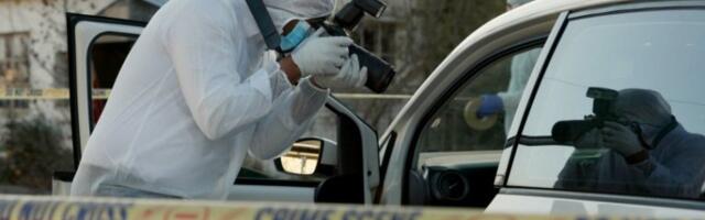 SRČA NA SVE STRANE! Kolima uleteo u kinesku prodavnicu, izlog DEMOLIRAN, a od skupog BMW-a ništa nije ostalo!