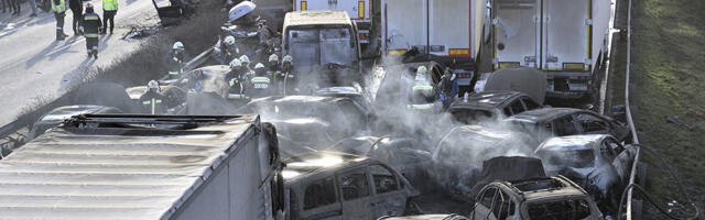 STRAVIČAN LANČANI SUDAR! Učestvovalo 50 vozila, IMA MRTVIH!