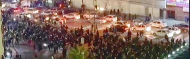 Iranski poslanici uzvikivali ispred zgrade parlamenta "Smrt Americi"!