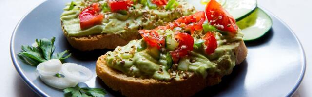 Paradajz bez masti gubi pola vrednosti: Kako avokado pomaže telu da iskoristi sve nutrijente