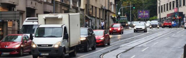 Zašto je loš internet kad pada kiša? Evo u čemu je problem, možete da ga rešite!