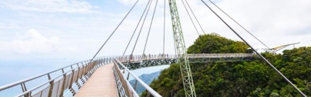 MOST KOJI NIGDE NE VODI, A OSTAVLJA BEZ DAHA: Čudo inženjerstva na visini od 660 metara