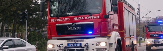 Zapalila se dva autobusa, putnici evakuisani