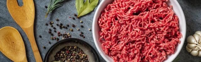 Kako brzo prepoznati da li je mleveno meso zaista sveže – jednostavan trik koji morate znati