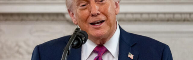 ​Трамп: САД имају потпуну контролу на Ормуским мореузом, чврсто је запечаћен