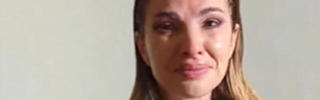 NAŠA PEVAČICA BANROTIRALA ZBOG JEDNE POGREŠNE ODLUKE: Ušla u rat sa bankama, jedva se izvukla! (FOTO)
