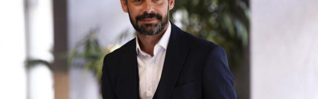 Selo moje lepše od Pariza: Milan Vasić odmara na Kosovu i Metohiji, napravio sebi ugođaj u dvorištu - baškari se u bazenu