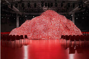 „Планином“ кондома „Дизел“ изненадио посетиоце на Недељи моде у Милану