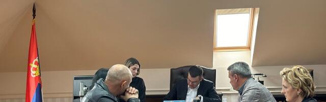Todorović potpiso ugovore sa izbeglim i prognanim licima, zbrinuto 25 porodica