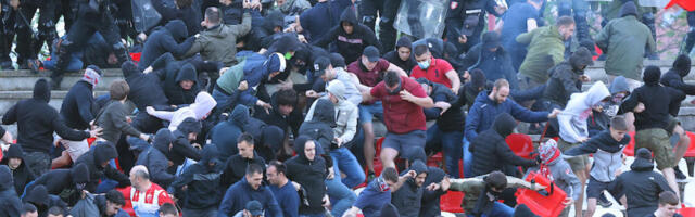 ISPLIVAO SNIMAK! Ovako je počeo haos u Kragujevcu! Tuča “delija” i žandarmerije! (VIDEO)