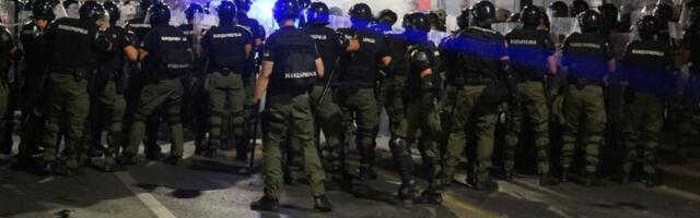 Suzana stala sama pred KORDON POLICIJE: Scena koja je obišla Srbiju (FOTO)