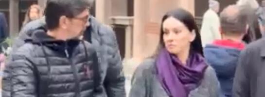 JECAJI SLOBODE MIĆALOVIĆ ODZVANJAJU GROBLJEM! Vojin doneo OVAJ SIMBOL na sahranu Šotre! (VIDEO)