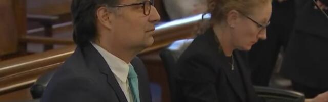 CRNOKOSA ŽENA BRAJANU VOLŠU SLALA POLJUPCE U SUDNICI! Otkriveno: Evo ko je mistriozna ženska osoba i kakva je njena uloga u ubistvu Ane Volš - sve vreme beležila nešto u notesu!