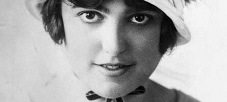 Glumica nakon žurke satima umirala od bolova: Rezultati autopisije otkrili užasne detalje, ono što se desilo u apartmanu ostavilo je tragove