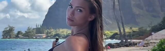 Nije realno kakva je bomba nova devojka Bake Praseta! Pod tušem, u plićaku... Nosi bikini, ali kao da ga nema